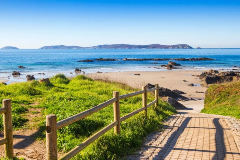 Ons island, belonging  to Atlantic Islands national park, from Bascuas beach in Sanxenxo town
