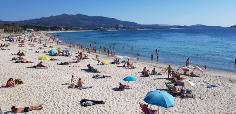 Samil-primer-día-playa-fase-2-coronavirus